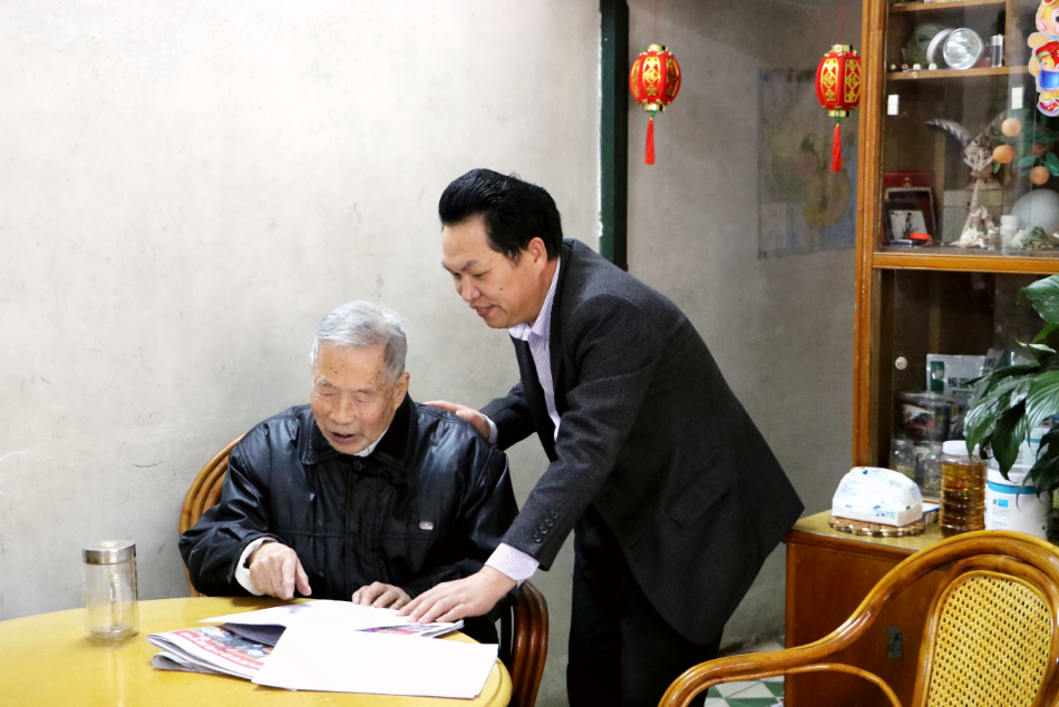 【广西】广西大学离退休工作处党委书记、处长石远吉