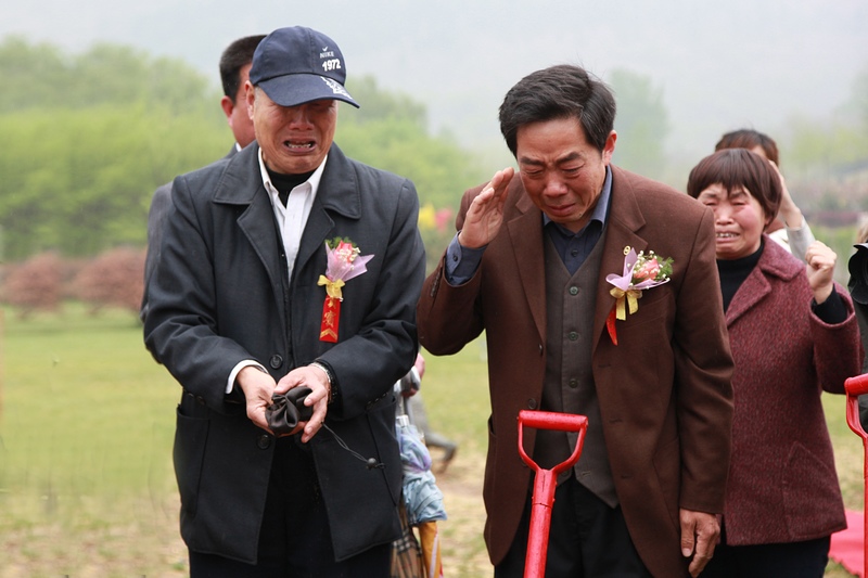 山东老战士纪念广场一周年纪念暨金门战斗纪念碑奠基仪式昨举行