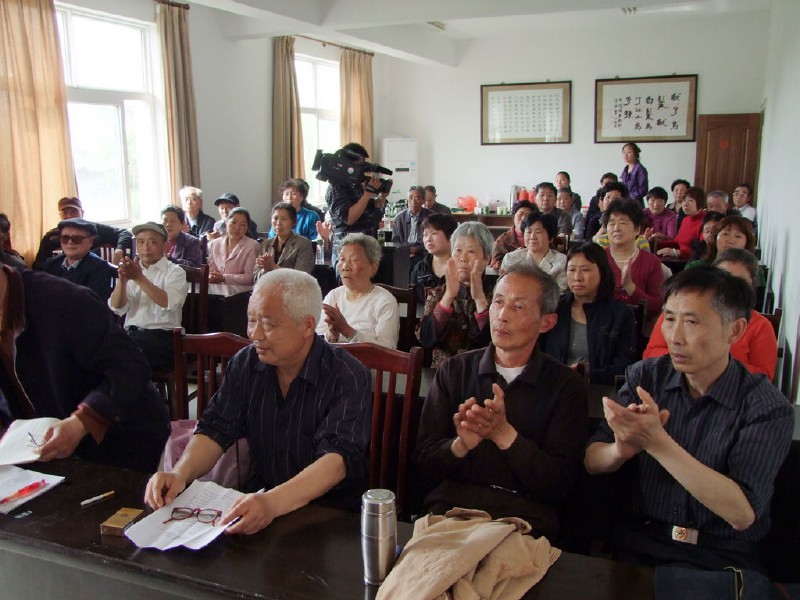 兴化牌楼社区召开“万名五老”做万件好事活动推进会