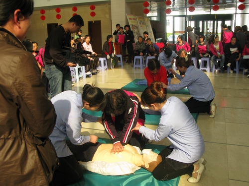 烟台市120爱心志愿者为老年福利中心讲解急救常识