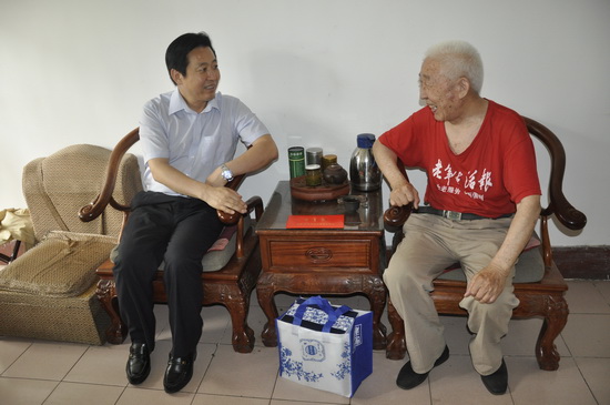 纪念建党九十周年省卫生厅走访慰问老干部