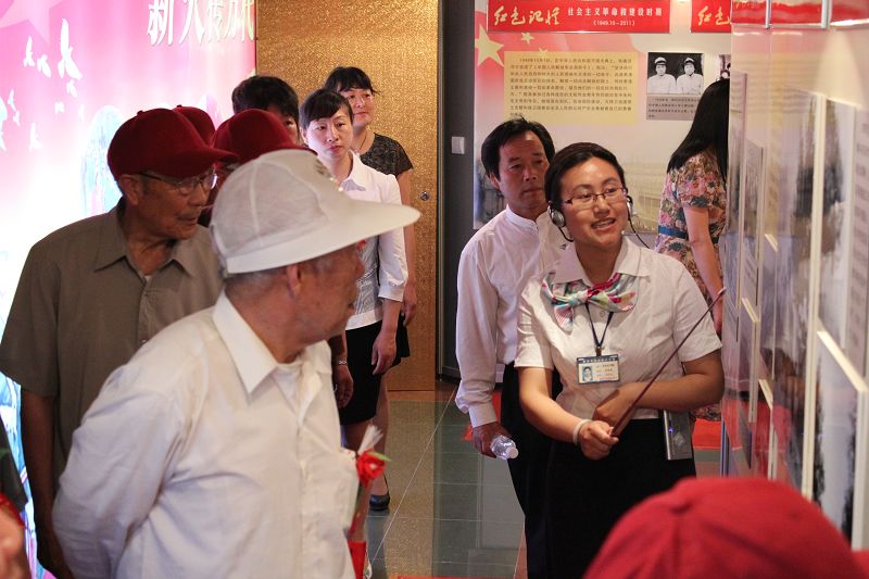 胶州市离休干部举办离休干部“红色记忆展”