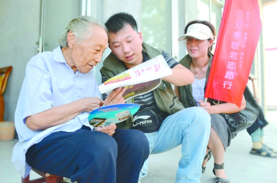 滕州市开展“空巢老人探访志愿行”活动