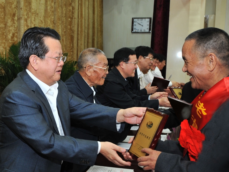 胜利油田召开2011年度离退休工作会议