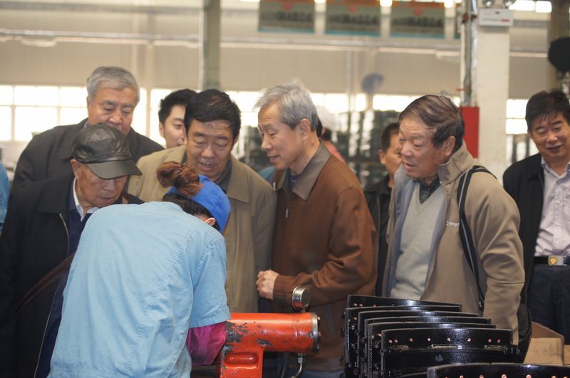 青岛市李沧区组织老干部参观考察区属企业