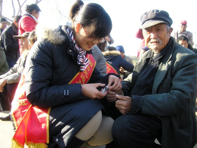 莱阳市老龄办开展“老年志愿者情暖夕阳行”活动