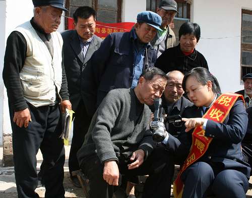 定陶县国税系统开展“关爱老人、传递温暖”活动