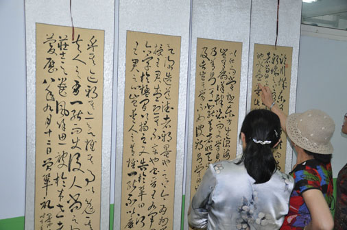 烟台市芝罘区老年大学举办“喜迎十八大”书法作品展