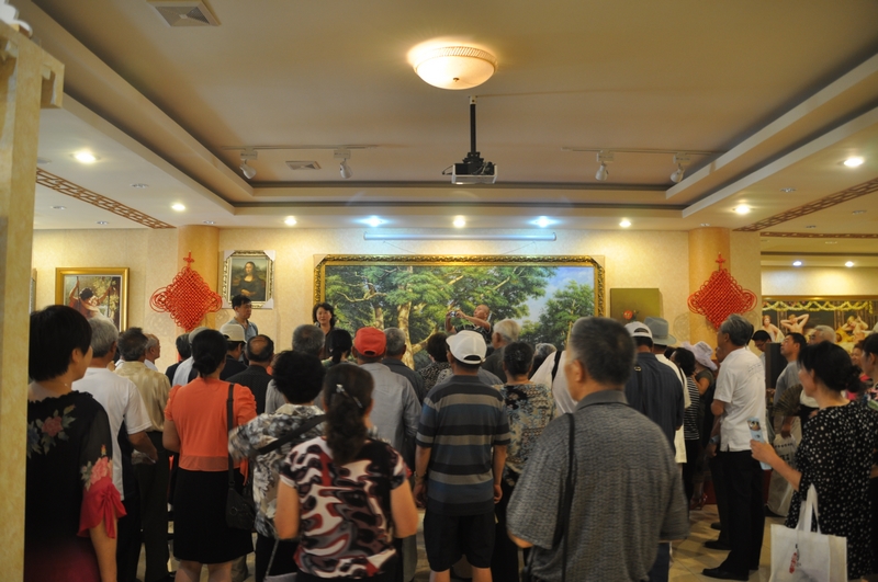 胶南市组织离退休干部参观绿泽画院