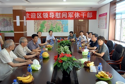 烟台市芝罘区领导走访慰问军休干部