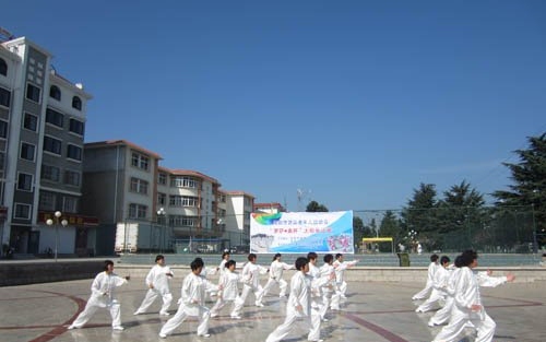 海阳市举行首届老年人运动会太极拳比赛