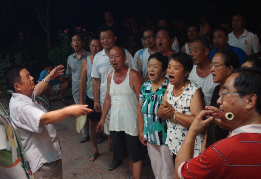 单县老年歌咏队：展喉唱红歌喜迎“十八大”