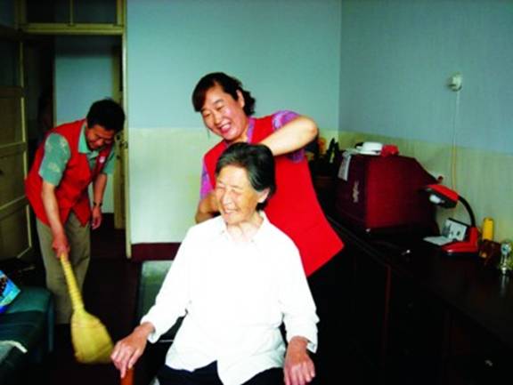 烟台市芝罘区：政府购买公共服务照顾困难孤寡老人