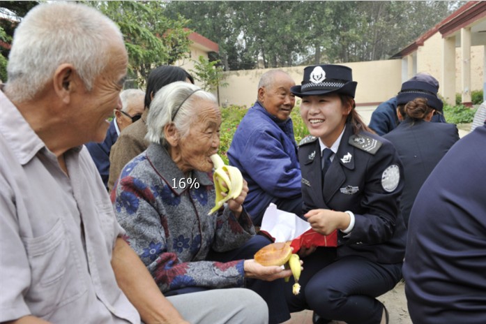定陶县助老志愿者与老年人共度“双节”