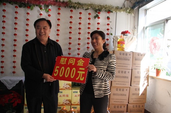 济南市老龄办与老年公寓留守老人共度仲秋佳节