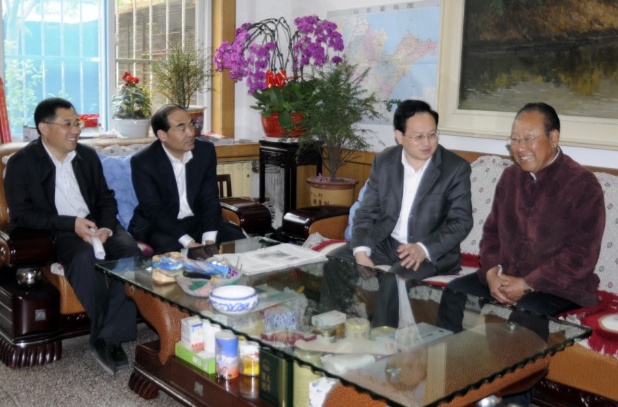 德州市委副书记、市长杨宜新要求更加主动热情地为老干部做好服务