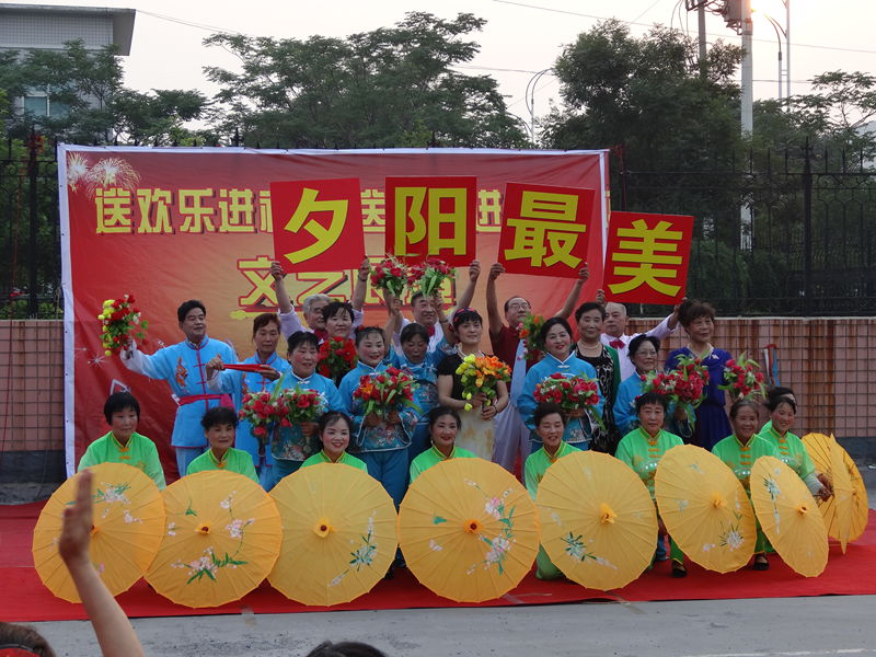 章丘市委老干部局开展“送欢乐进社区，送文化进农村”文艺展演活动