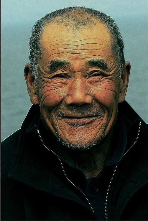 2013年第12期—图行天下—云山秋叶《老农的笑脸》