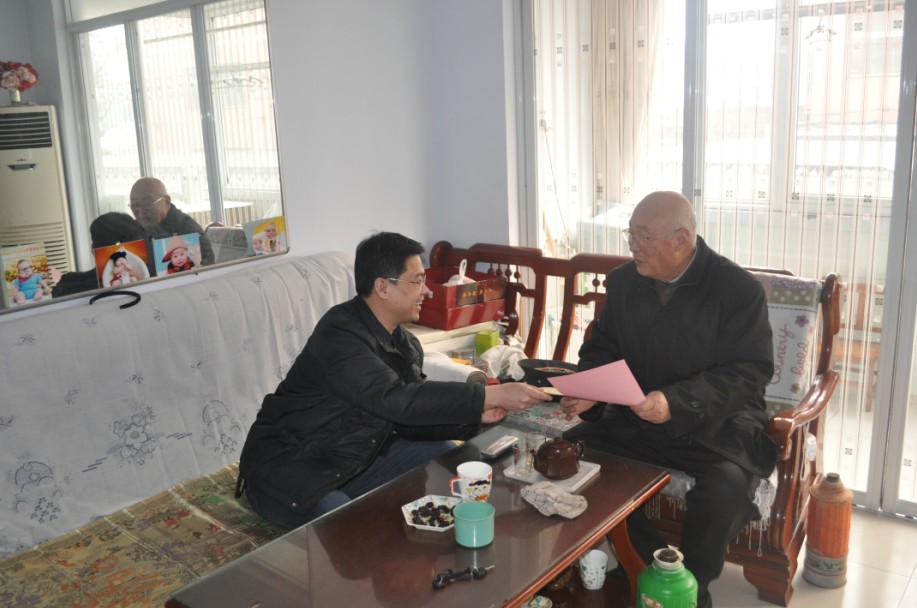 山东乐陵市“五个一”开展春节走访慰问老干部活动