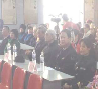 山东青岛市三医组织春节老干部走访慰问活动