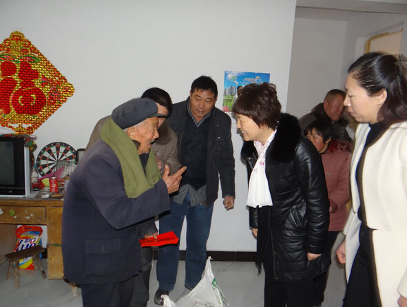 春节慰问老党员 党群齐心谋发展