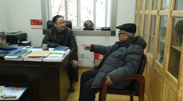 李致到访晚霞杂志社