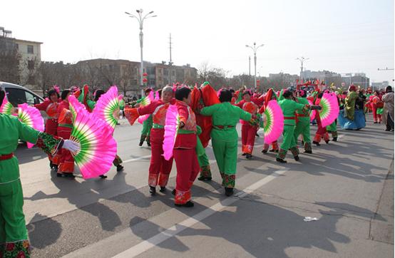 山东东营市河口区举办2014年元宵节中老年秧歌展演活动