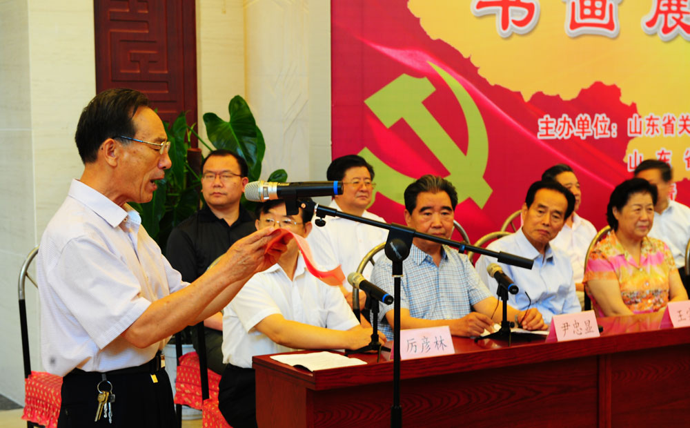 山东：庆“七一”老少共话“中国梦”书画展（组图）