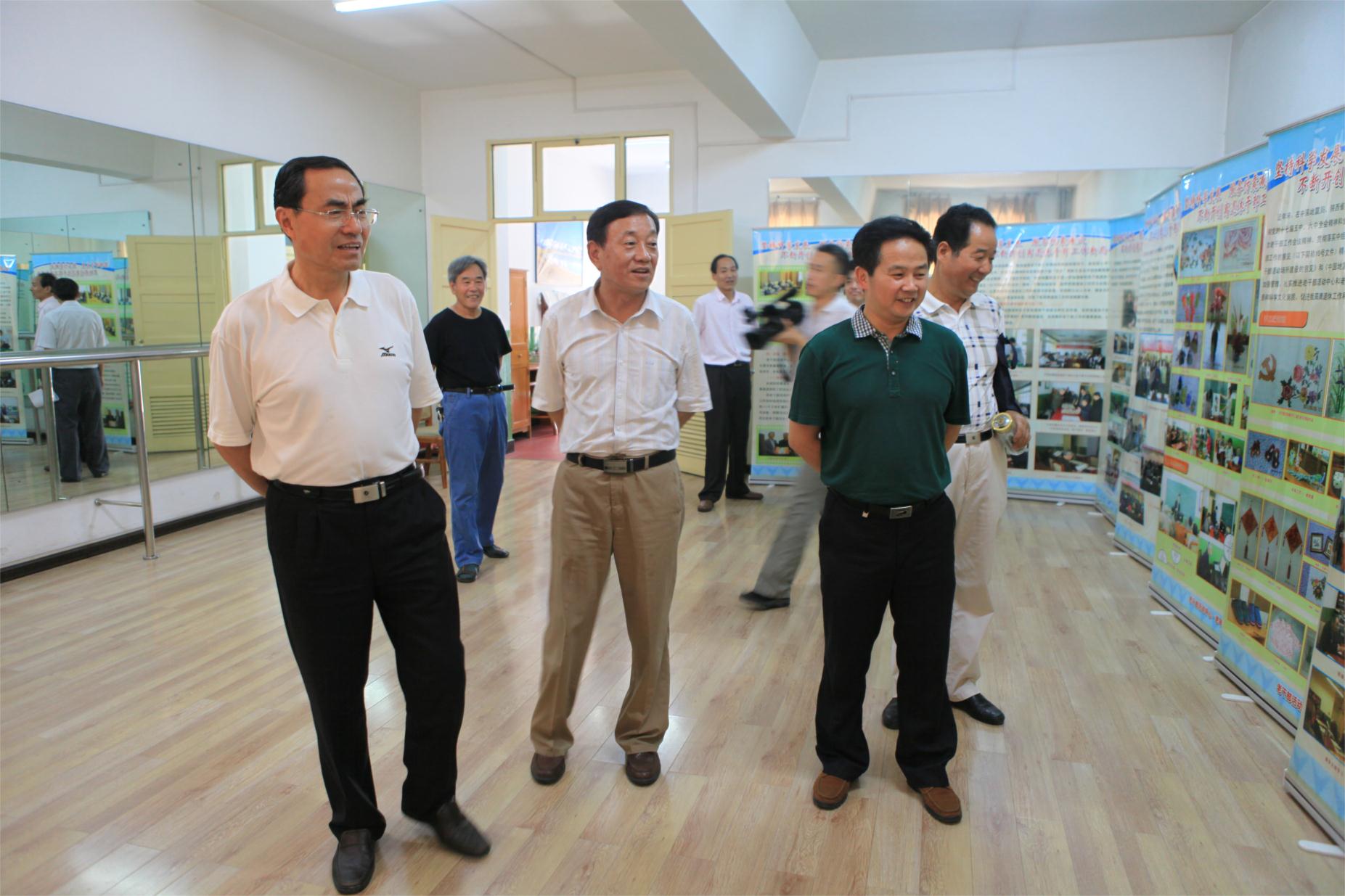 陕西省老体协主席潘连生检查指导省地震局老年人体育活动工作
