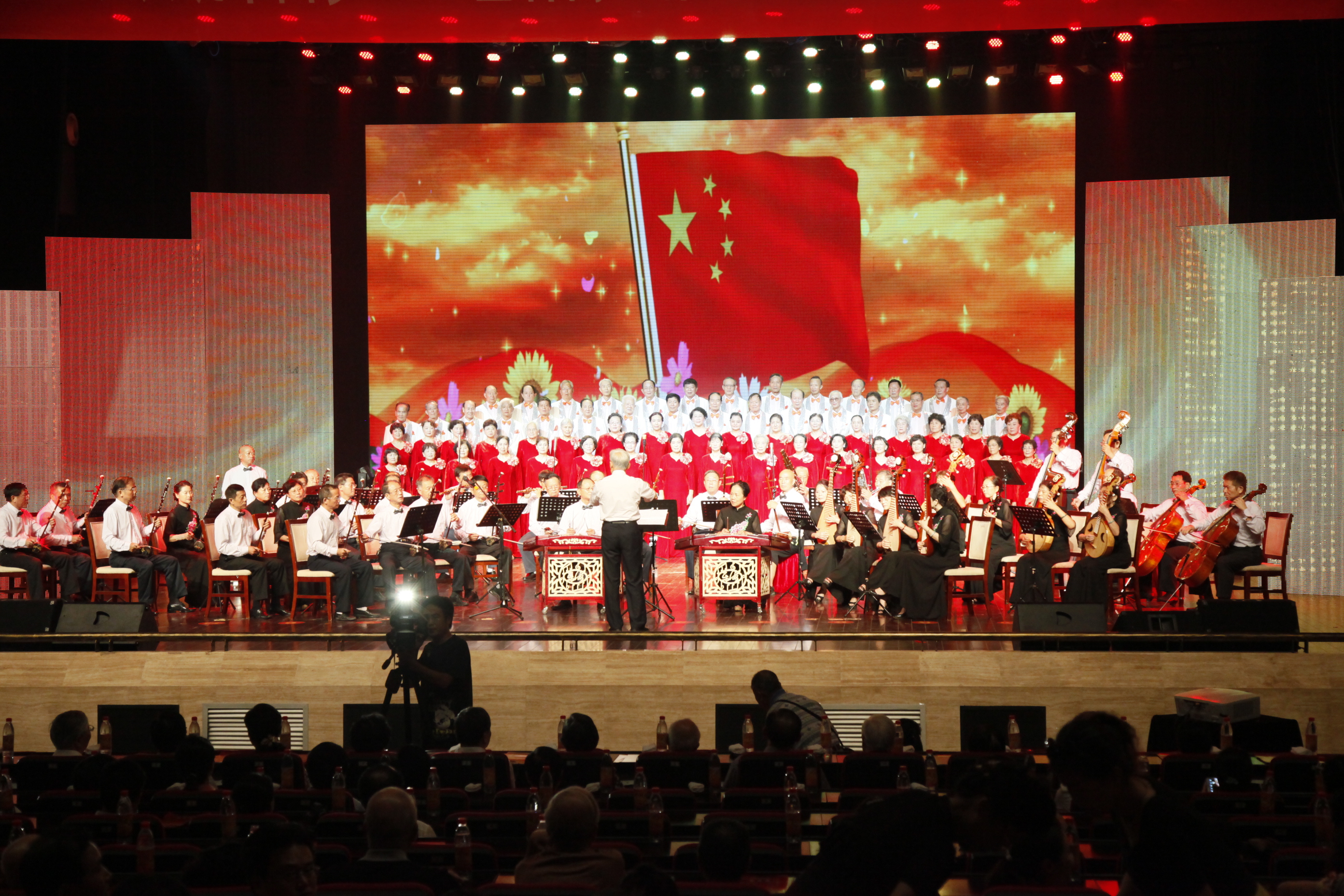 江西省离退休干部国庆文艺汇演举行