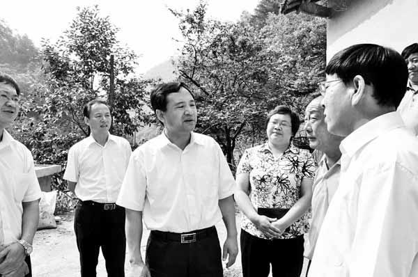 【陕西】老干部的贴心人——记商洛市商州区委书记朱崇和