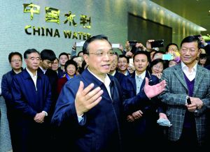 李克强：解决农村饮水安全 惠及亿万群众