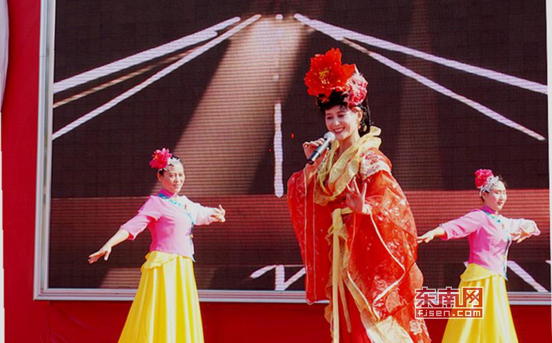 【福建】漳州老干部活动中心艺术团献艺 助阵花博会