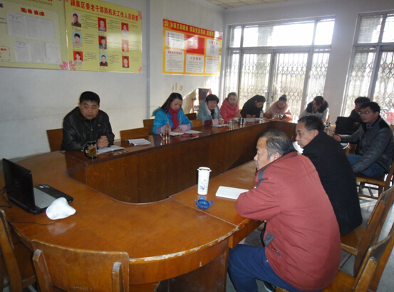 安徽阜阳市颍泉区委老干部局组织学习《作风建设在路上》专题片