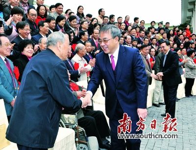 【广东】召开全省离退休干部先进集体和先进个人表彰大会暨全省老干部工作会议 胡春华出席