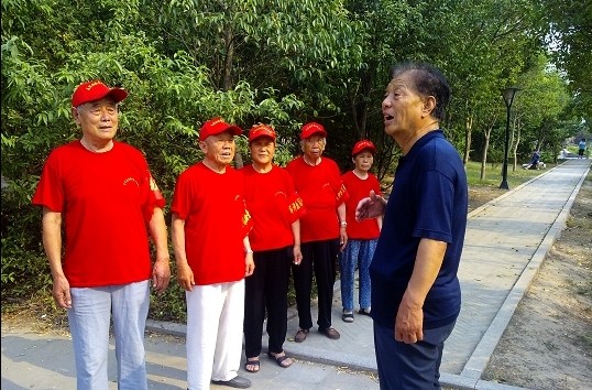 菏泽：胸中永怀报国恩、义务读报二十年 ——记牡丹区退休老教师李长恒