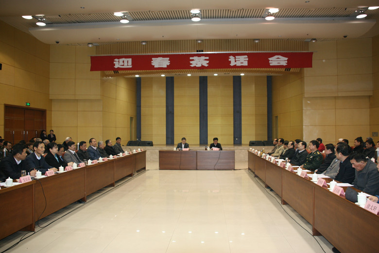市委向老干部通报2014年全市经济社会发展情况