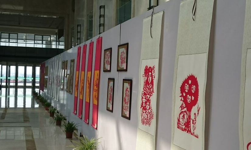 滨州阳信县老龄办、关工委联合开展“老手牵小手，共剪中国梦”剪纸活动