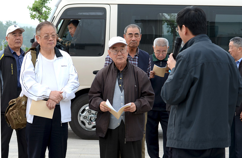 日照：市政协机关离退休老同志到东港区陈疃镇、三庄镇考察学习