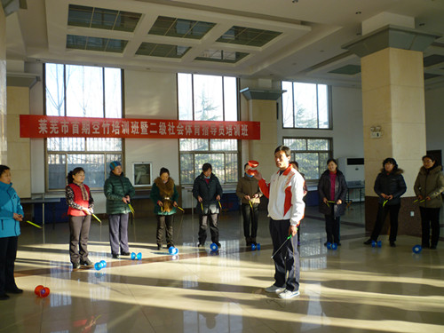 莱芜：市老年体协、市老年大学联合举办首期“空竹”培训班