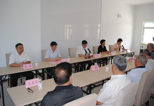 青岛西海岸新区召开老干部情况通报会