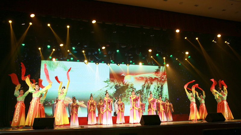 山东省直老干部文艺汇演在济南举行