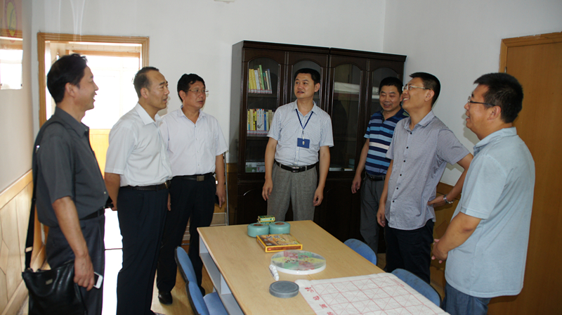 青岛市委老干部局、市老干部志愿者协会开展老干部志愿服务工作督导检查