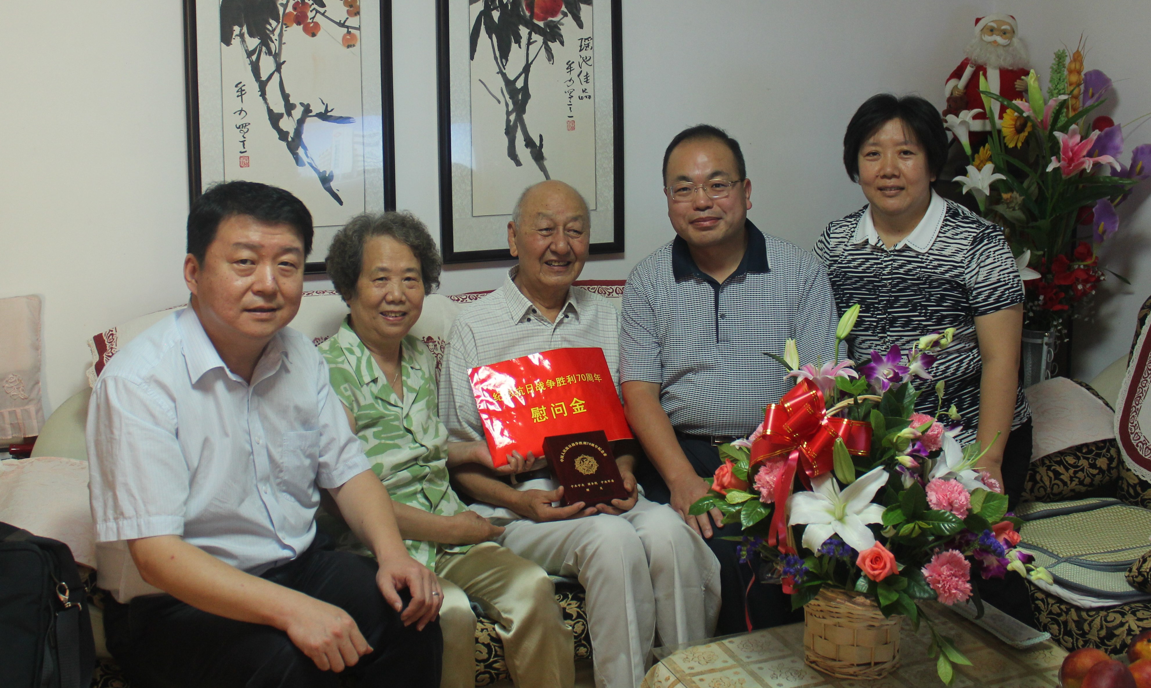 中国海洋大学校组织慰问抗战时期离休老同志