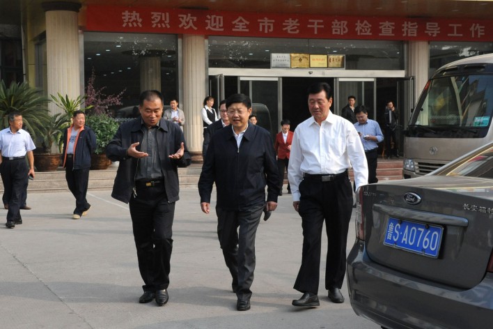 市委书记王良到市老干部活动中心走访看望老干部