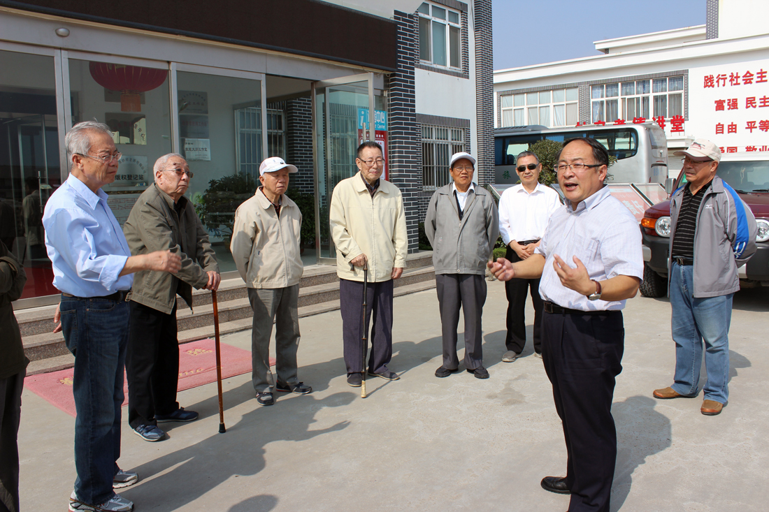 青科大组织离退休老领导考察大沽河治理视察能源研究院建设