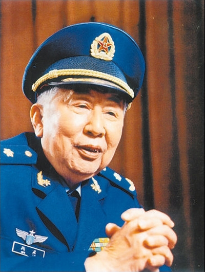 “东风送我飞向前”——记阎肃的追求之路