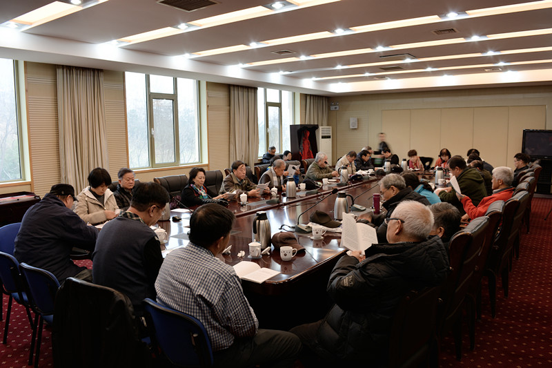 市纪委离退休干部党支部组织学习《准则》和《条例》