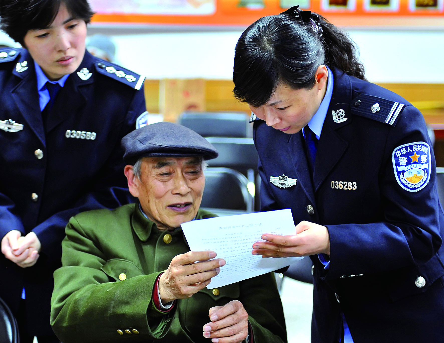 屈红：与离退休老干部的“双向幸福”