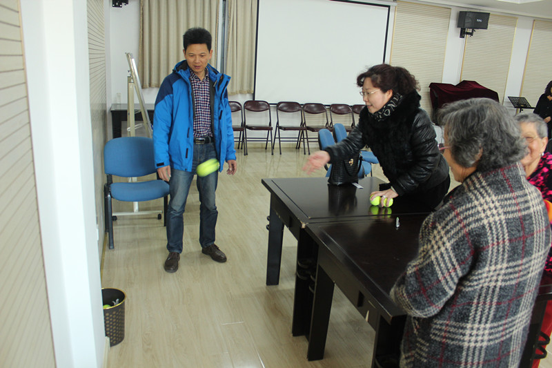 中国海洋大学组织离退休女同志开展庆“三八”趣味活动
